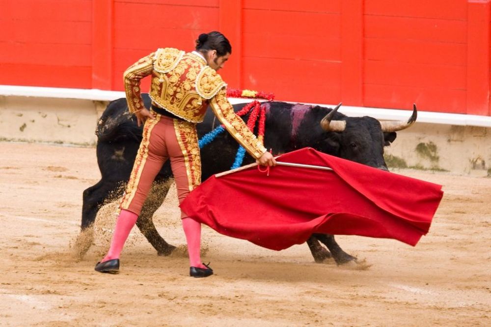 ZABLUDE U KOJE VERUJEMO: Iritira li bikove zaista crvena boja?