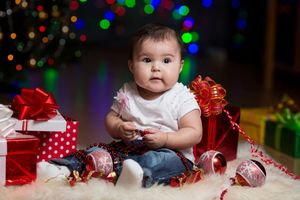 PAMETNA KUPOVINA PO UZRASTU: Šta pokloniti detetu za novogodišnje praznike