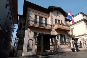 ODJAVA PREBIVALIŠTA: Redovi ispred Hrvatskog konzulata u Beogradu