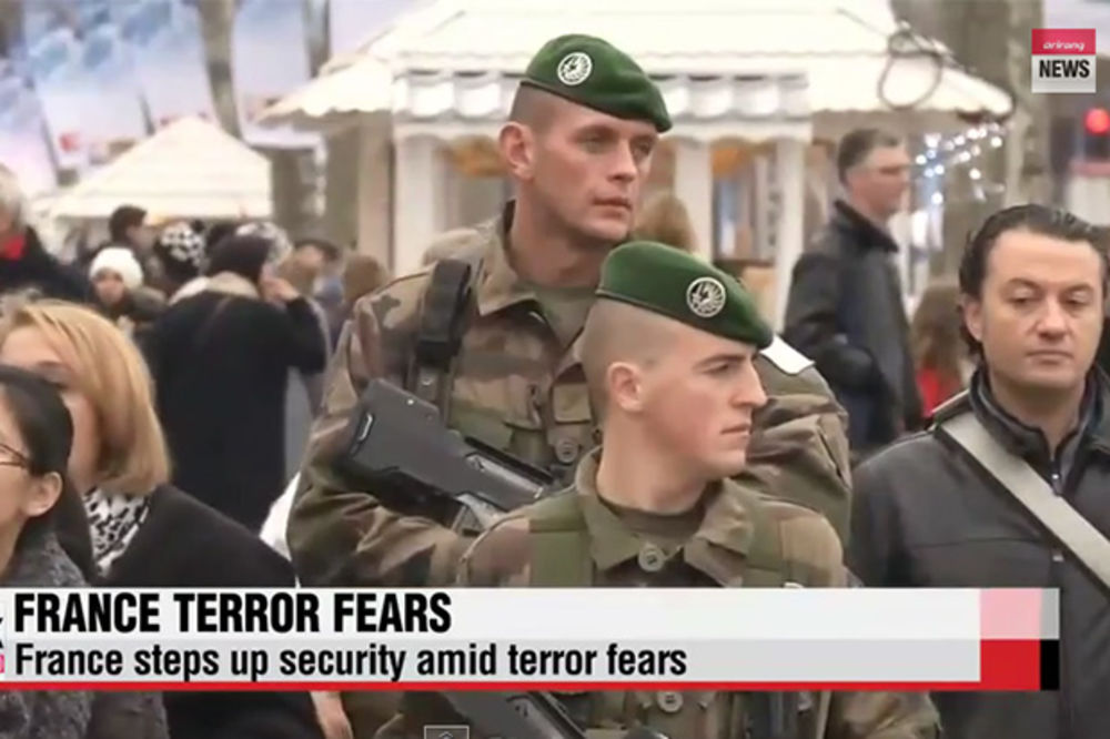 (VIDEO) PATROLE NA ULICAMA FRANCUSKE: 300 vojnika i policija čuvaju od terorističkih napada na Božić