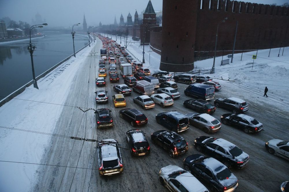 (VIDEO) 500 SUDARA NA SAT: Haos zbog snežne oluje u Moskvi, kolone duge 60 kilometara!