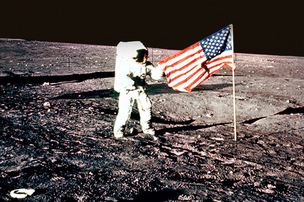 HLADNI RAT SE NASTAVLJA: Rusi proveravaju da li su Ameri bili na Mesecu!