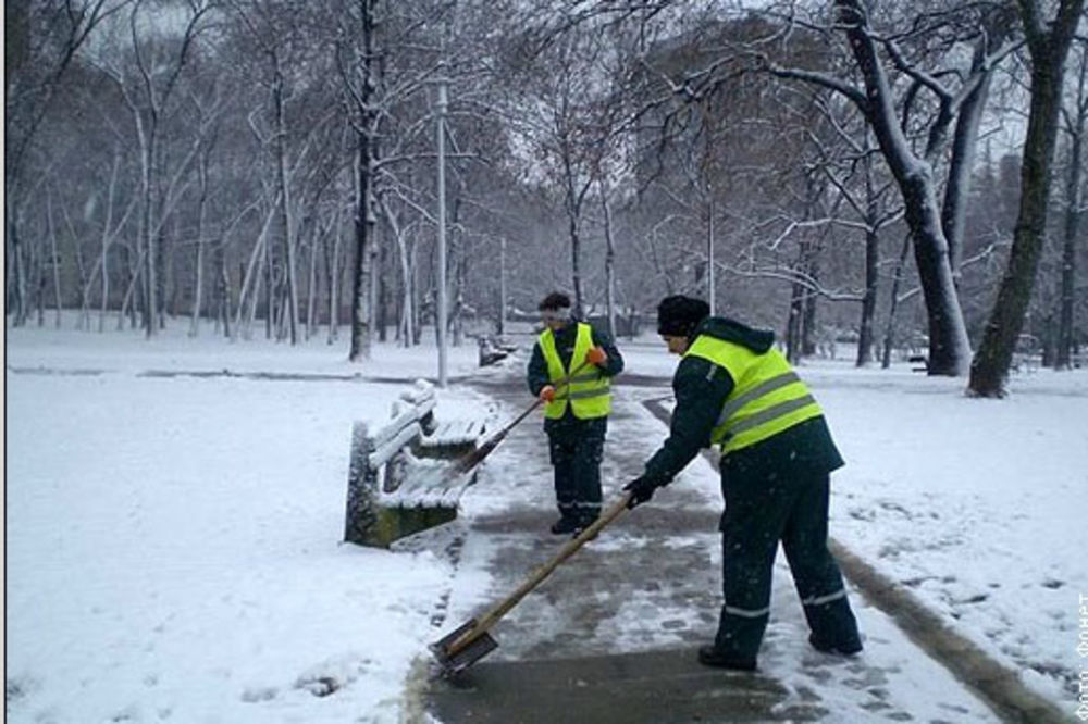 SNEŽNI TALAS U SRBIJI: Trenutno pada u Vojvodini i u Beogradu