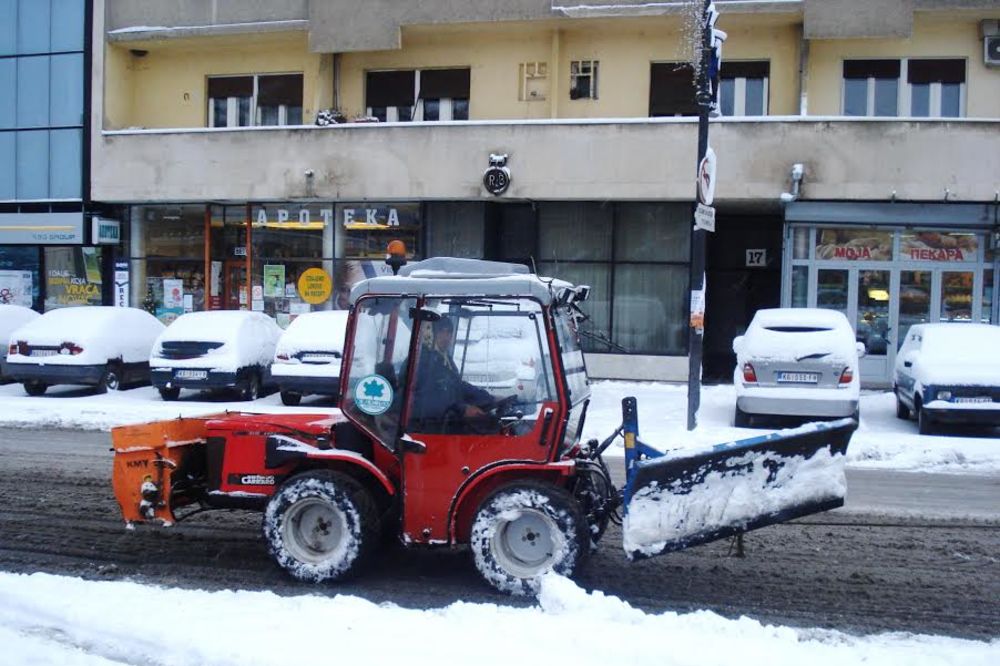 LEDENO DOBA: Kragujevac okovali sneg i hladnoća