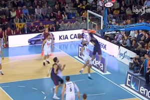 (VIDEO) PONIZIO GRKA: Pogledajte kako je košarkaš Barselone posterizovao Burusisa