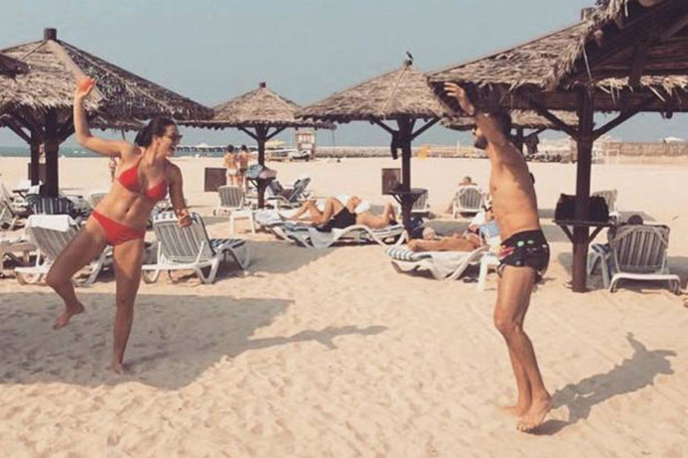 DOK U SRBIJI SNEG VEJE: Pogledajte kako izgleda letnji dan Andree Lekić na plaži u Dubaiju