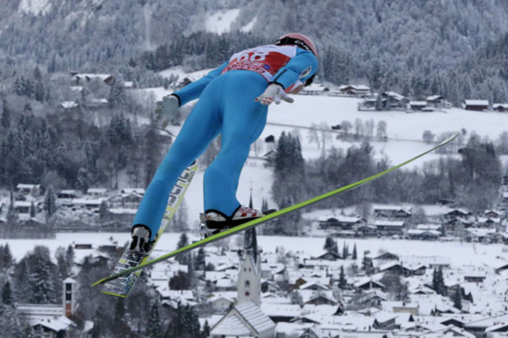 (VIDEO) LETEĆI KRAFT: Austrijanac pobednik skijaških skokova u Oberstdorfu