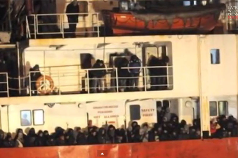 (VIDEO) DRAMA NA MORU: Nemamo posadu, idemo ka italijanskoj obali,nema nikog da upravlja brodom!
