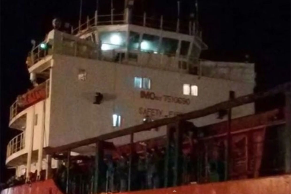 (VIDEO) SPASENO 45O DUŠA: Italijanska obalska straža preuzela kontrolu nad brodom bez posade