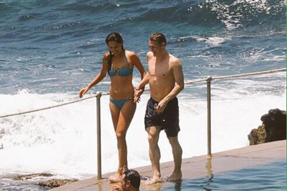 (FOTO) ZALJUBLJENI DO UŠIJU: Ana Ivanović i Švajnštajger uživaju na plaži u Australiji