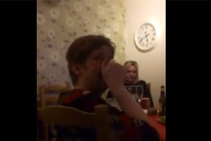 (VIDEO) PLAČE KAO KIŠA: Žena doživela nervni slom zbog odlaska Džerarda iz Liverpula