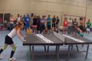 (VIDEO) OVO NIKADA NISTE VIDELI: Pogledajte kako žene igraju ping pong glavom