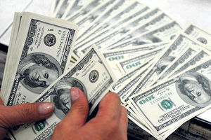 KRILI NOVAC U KOMBIJU: Policija u Zrenjaninu pronašla više od 35.000 falsifikovanih dolara