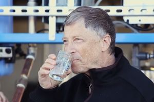 (VIDEO) Bil Gejts pije ljudski izmet, ali će vas oduševiti razlog!