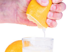 20 razloga zašto da ujutro prvo popijete toplu vodu s limunom!