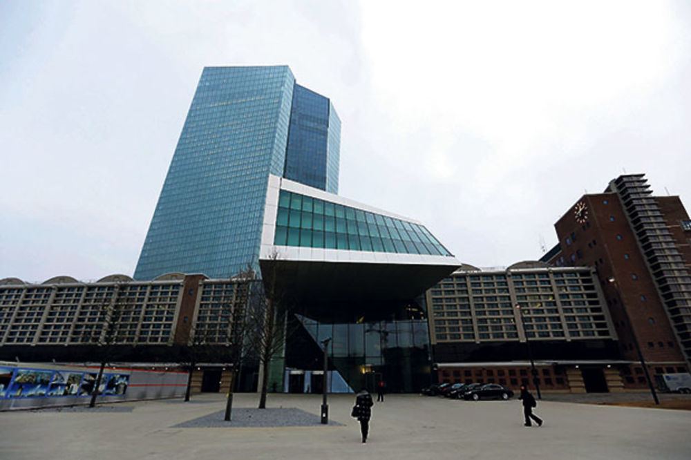 Zaposleni u ECB kao opciju QE vide kupovinu obveznica za 500 milijardi evra