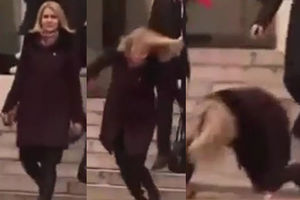 (VIDEO) PA ZAR NA KRAJU: Da vidite kako se elegantna premijerka Danske strmoglavila na stepeništu