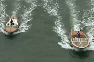 (VIDEO) 1000 POBEDA, ALI NIJEDNA OVAKVA: Federer i Hjuit odigrali meč u čamcima na vodi