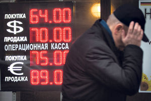 POSLEDICA SANKCIJA: Putin potrošio 79 milijardi dolara da spase rublju!
