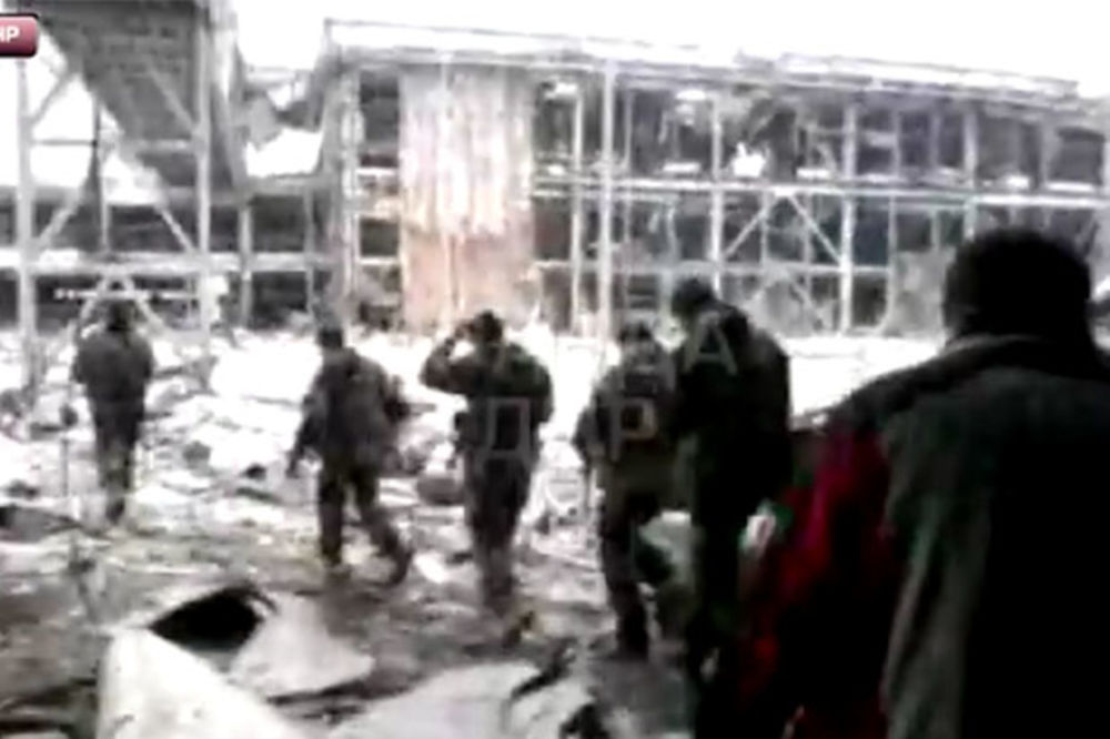 (VIDEO) PRVI ULAZAK PRORUSKE VOJSKE: Ovo su zatekli u zgradi aerodroma u Donjecku