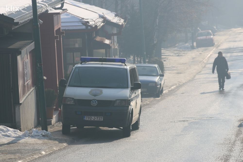 PANIKA U SARAJEVU: Naoružan muškarac šeta se po Koševskom brdu