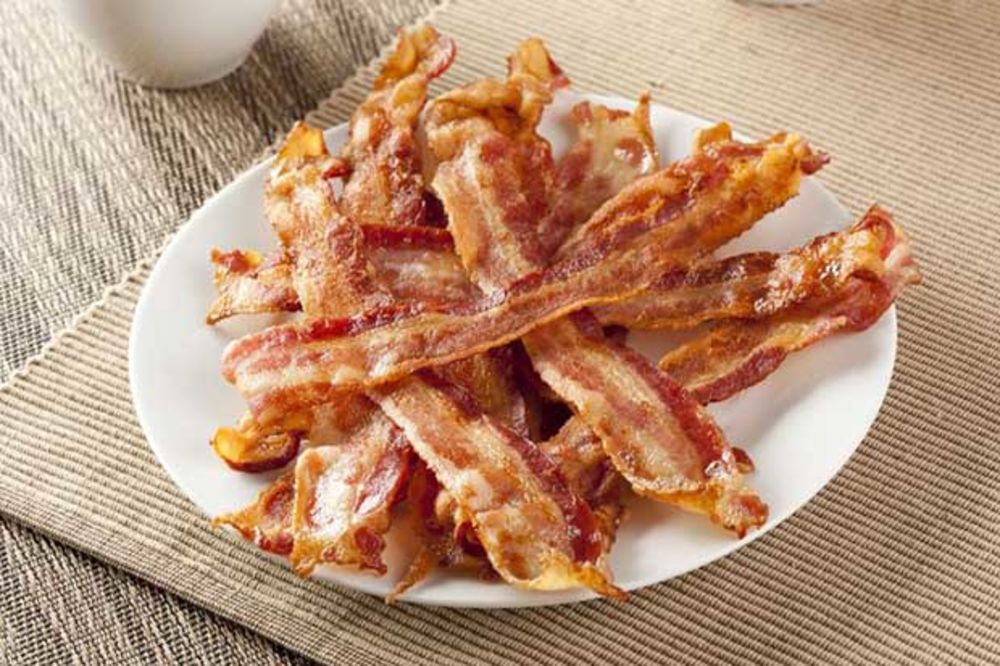 PRSTE DA POLIŽEŠ: Napravite najukusniju slaninu iz rerne
