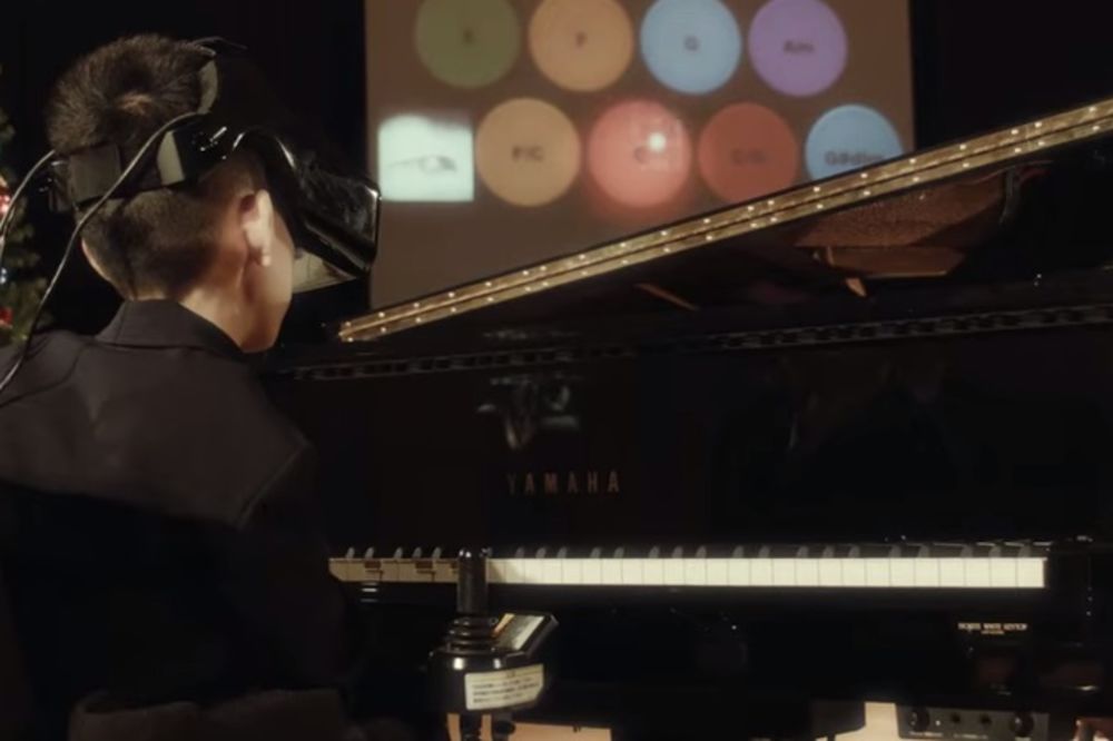 (VIDEO) NEVEROVATNO: Dečak iz Japana svira klavir samo pomoću očiju!