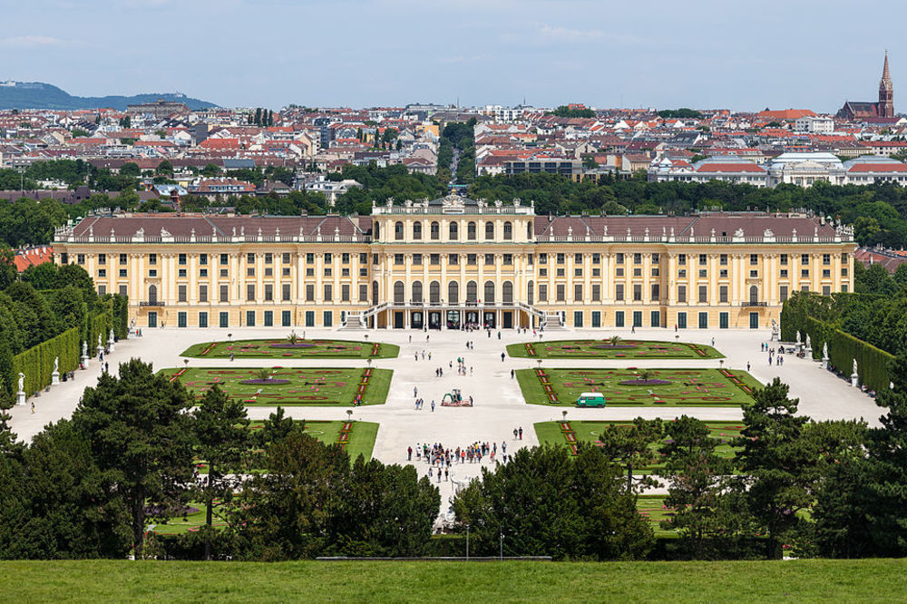 BROJ JEDAN U AUSTRIJI: Bečki dvorac Šenbrun posetilo 3,2 miliona ljudi!