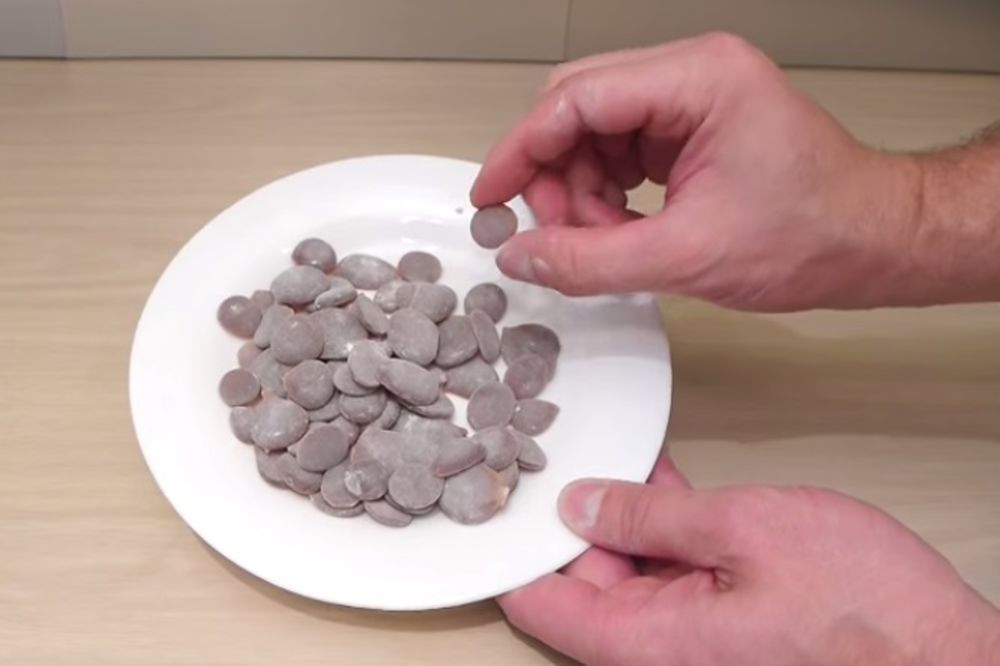 (VIDEO) Kako sami da napravite bombone protiv kašlja?