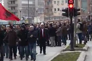 PROTESTI ZBOG TREPČE: Albanci napali srpske novinare