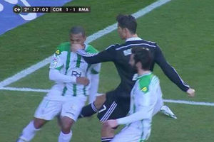 (VIDEO) RAZAPET IZMEĐU IRINE I JARE: Ronaldo se zbog ljubavnih jada bije sa protivnicima