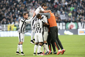 SEKSI EMANUELA POGODILA: Juventus nadigrao Kjevo, Sicilijanci oteli pobedu Mihinoj Sampdoriji