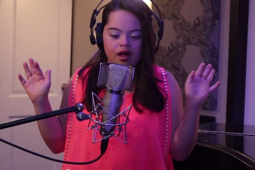 (VIDEO) Devojčica sa Daunovim sindromom oduševila pevanjem!