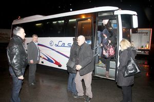 PUTNICI STIGLI KUĆI IZ HRVATSKE: Sreća da smo bili budni kada se autobus prevrnuo!