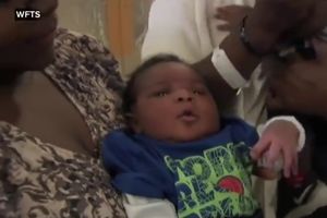 (VIDEO) BEBA DŽIN: Rodila dečaka od 6,4 kg, a nije znala da je trudna!
