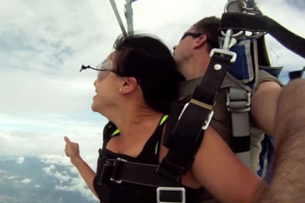 (VIDEO) DRAMA NA 4.000 METARA: Skočili su sa padobranom, ali ovo nisu očekivali!
