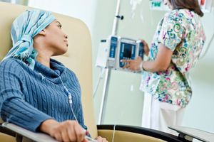 ŠTA KAŽU STRUČNJACI: Lečenje raka sodom bikarbonom ili hemioterapijom?