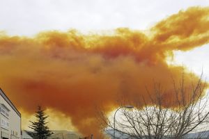 (FOTO) EKSPLOZIJA U BARSELONI: Narandžasti oblak nad 5 gradova, građanima zabranjen izlazak!