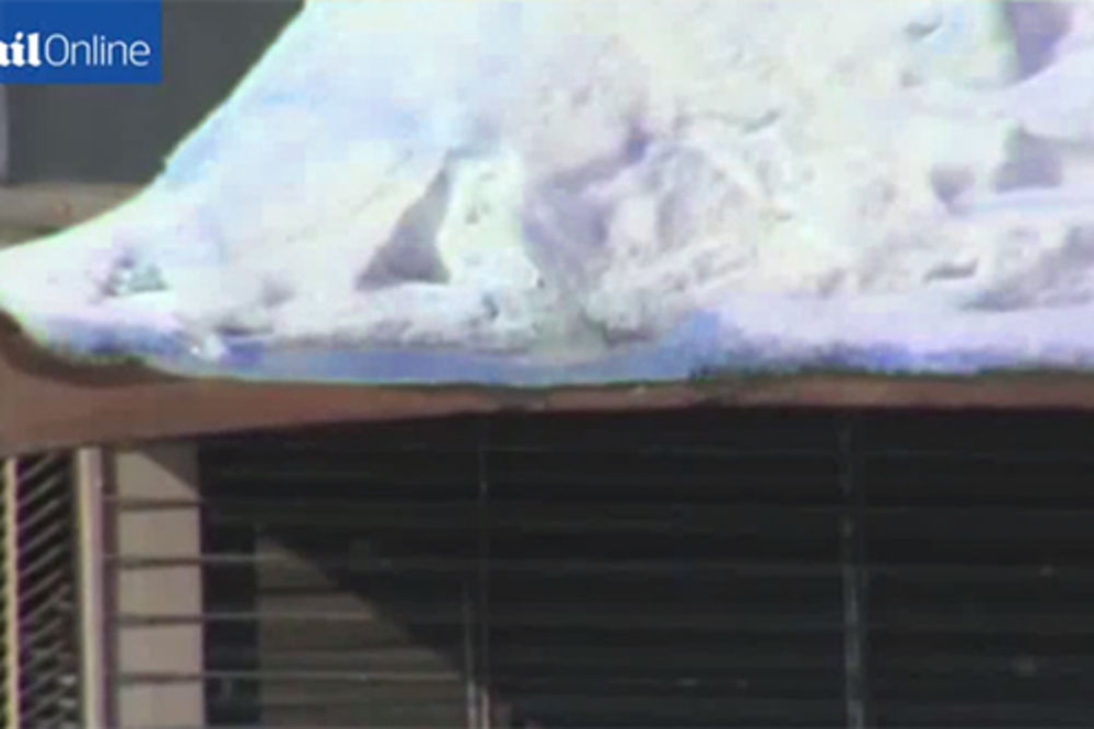 (VIDEO) MISTERIJA U RUSIJI: Plavi sneg prekrio mesto gde je udario meteor 2013. godine!