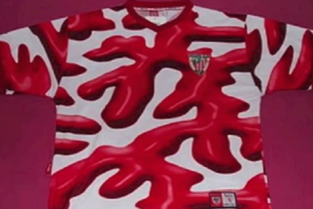 (VIDEO) OD BROKOLIJA DO KEČAPA: Pogledajte najružnije dresove u istoriji fudbala