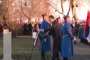 VIDEO Premijer Srbije položio venac na spomenik Dimitriju Davidoviću