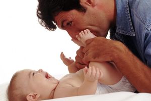 KADA BEBA DOĐE: Zabrinuti ste da li će biti dobar tata? Evo kako da to saznate