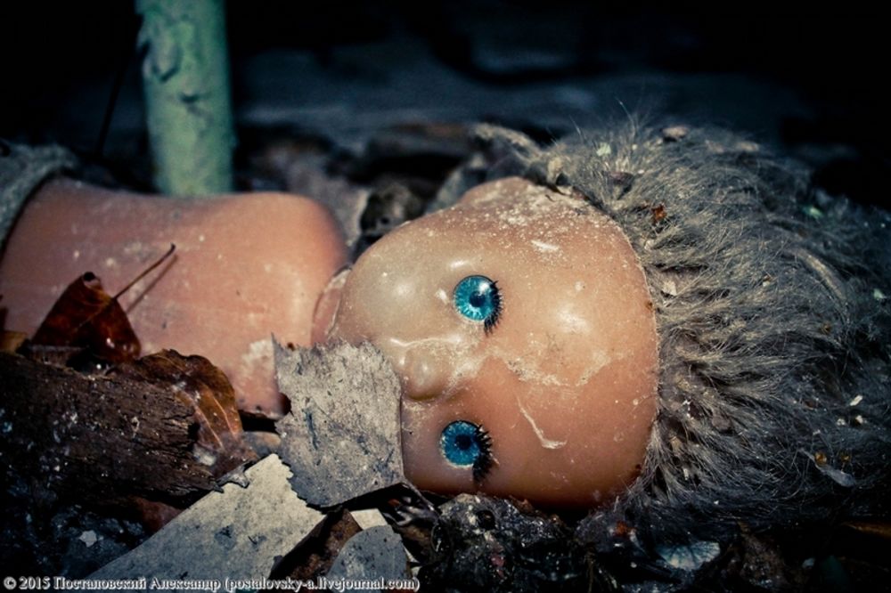 SABLASNE SLIKE: Bez ruku i nogu leže u oronulim kućama oko Černobila!