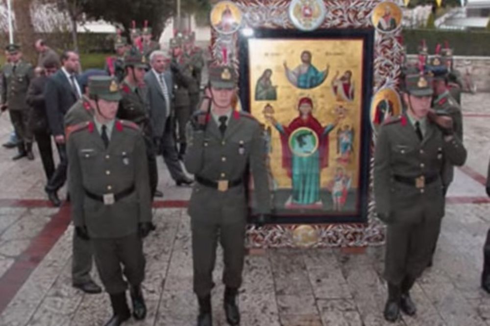 IKONA ZA RUSKOG PREDSEDNIKA: Monasi sa Svete Gore za Putina naslikali Majku Božiju Patriotkinju!