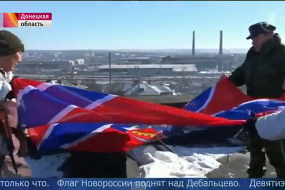 (VIDEO) UŽIVO POBEDA PRORUSKIH SNAGA: Zastava Novorusije vijori se nad Debaljcevom