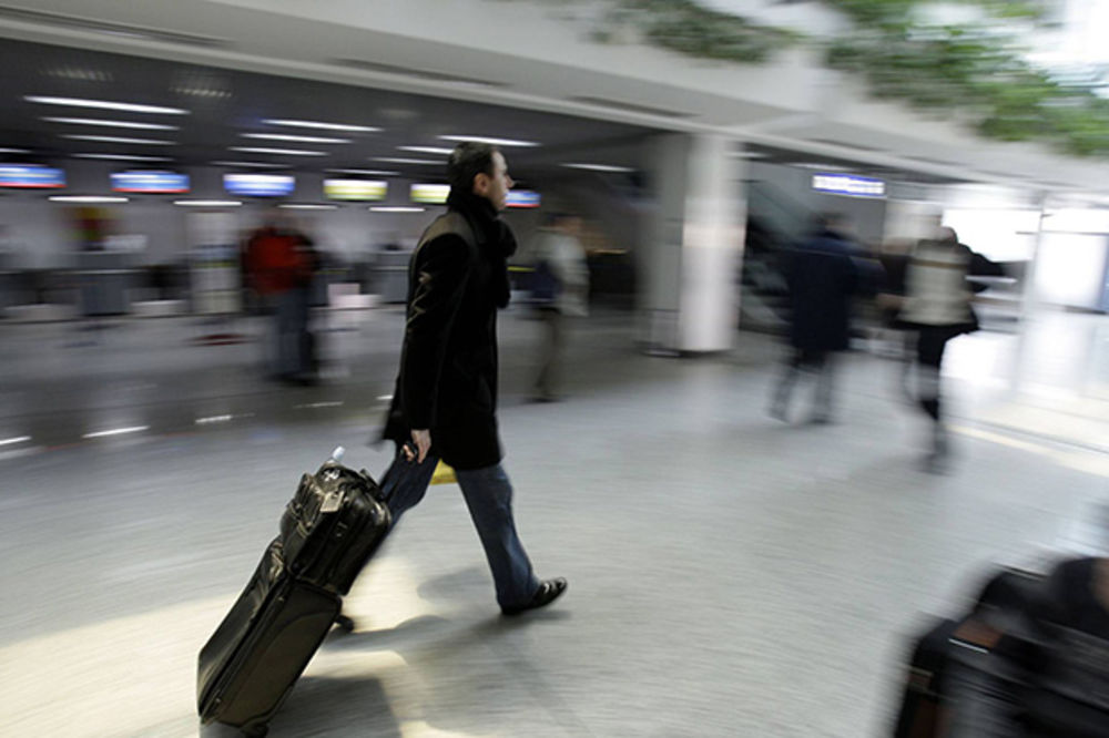 UZBUNA U SARAJEVU: Evakuisan deo aerodroma zbog napuštenog prtljaga