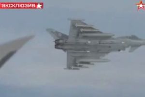 SNIMLJEN BLISKI SUSRET: Avion NATO pokazao oružje ruskom strateškom bombarderu! (VIDEO)
