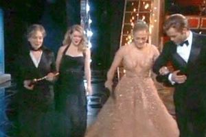 TRADICIJA SE NASTAVLJA: I Džej Lo se saplela na dodeli Oskara!