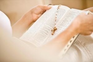 U BIBLIJI PRONAĐENE TAJNE BELEŠKE: Skrivene poruke u svetoj knjizi!