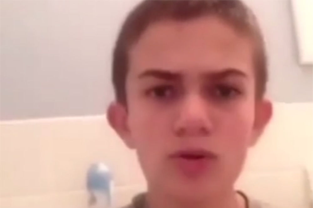 (VIDEO) POLUDELI MU HORMONI: Ovaj mladi dečak doživeo je nešto neverovatno!